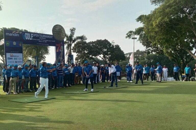golf-open-tournament-yang-digelar-di-kenten-golf-course-pale-v6ol