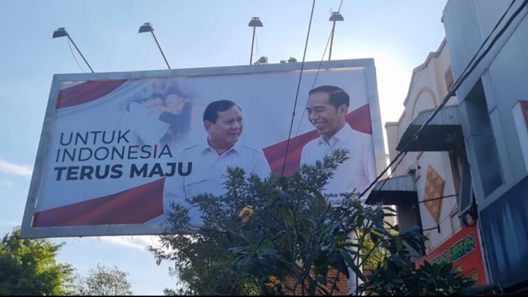 64a01b5428b2b-baliho-prabowo-dan-jokowi-di-solo_1265_711